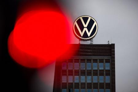 Ein Wirtschaftspsychologe warnt: Die Krise bei Volkswagen kann Auswirkungen auf die Personalgewinnung haben. (Archivbild)