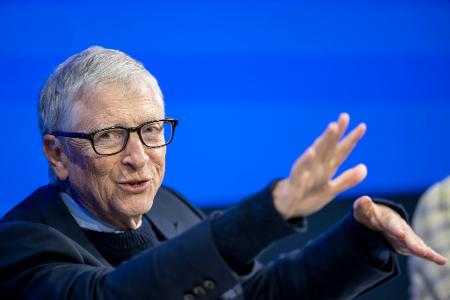 Künstliche Intelligenz müsse die Schere zwischen Arm und Reich schließen, argumentiert die Stiftung von Microsoft-Mitgründer Bill Gates. (Archivbild)