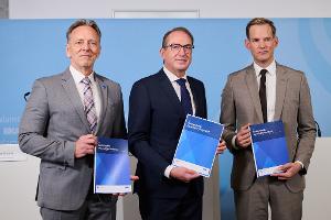 "Null Toleranz gegenüber denen, die an der Sucht verdienen", fordert der Bundesdrogenbeauftragte, Hendrik Streeck (rechts)