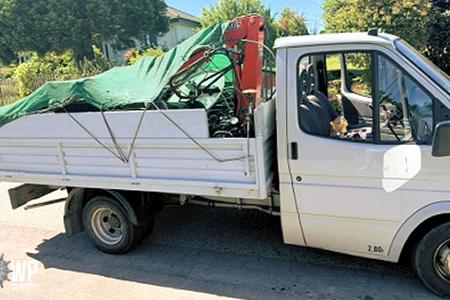 Der grau-weiße Pritschenwagen mit dem roten Baukran ist am Opelkreisel verschwunden. Wer kann Hinweise geben?