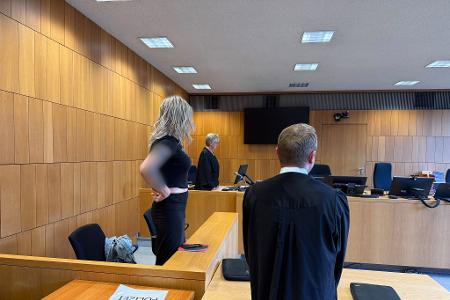 Die Angeklagte sitzt im Münchner Männergefängnis in U-Haft.