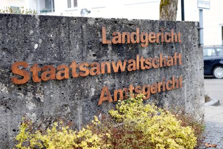 Die Angeklagte ist inzwischen vom Dienst suspendiert. 