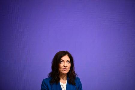 Die Wirtschaftsministerin bringt Direktzahlungen für Geringverdiener ins Spiel.