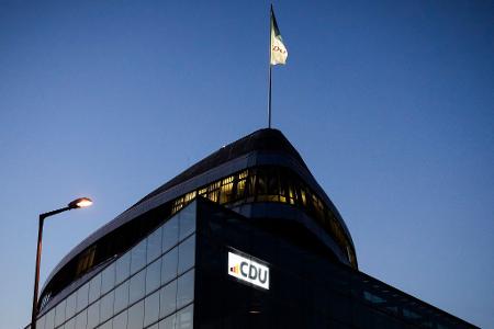 CDU und CSU fallen in der aktuellen YouGov Sonntagsfrage auf ein Tief. (Symbolbild)
