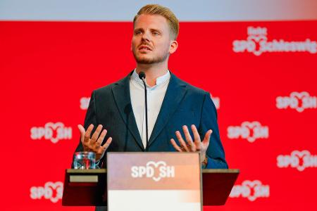 Tim Klüssendorf forderte die Einführung eines Spritpreisdeckels, eine Übergewinnsteuer und mehr Preistransparenz. (Archivbild)