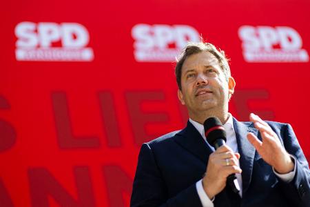Finanzminister Klingbeil will eine Extra-Steuer. (Archivbild)