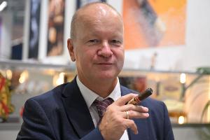 Zigarrenlobbyist Bodo Mehrlein hofft darauf, dass die Pläne für eine drastische Tabaksteuer-Anhebung überarbeitet und aufgeweicht werden. 