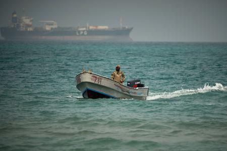 Der Bab al-Mandab verbindet das Rote Meer mit dem Golf von Aden und ist damit Teil einer für den Welthandel enorm wichtigen Schifffahrtsroute. (Archivfoto)