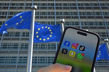 Die EU-Kommission mit Sitz in Brüssel will neue Regeln für Social-Media-Apps. (Symbolbild)
