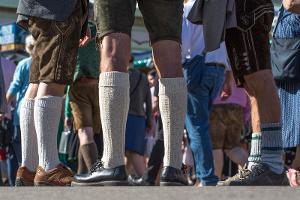 Lederhosen- und Dirndl-Verbot zum Oktoberfest: Münchner Bars sperren Trachten aus