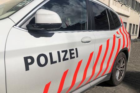 Die Rettungskräfte konnten nur noch den Tod der Insassen feststellen (Symbolbild)