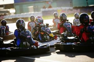 "Max gegen 100": Verstappen kann's auch im Kart noch
