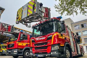Feuerwehr Dresden: Symbolbild 
Zwei Drehleitern der Berufsfeuerwehr Dresden