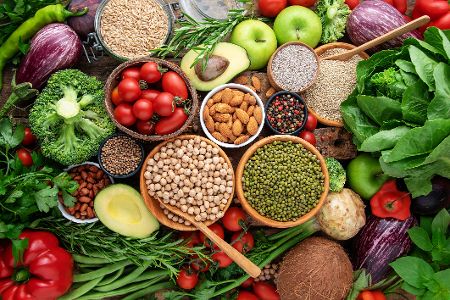 Gemüse, Obst, Vollkornprodukte, Hülsenfrüchten und Nüsse
