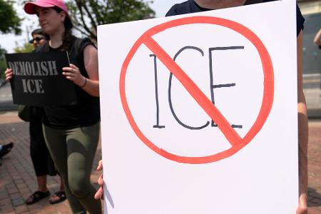 ICE wurde zum Symbol für berüchtigte Razzien gegen Migranten. (Archivbild)