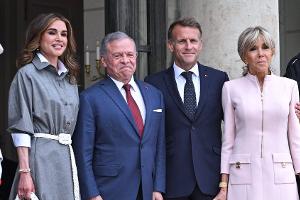 Macrons begrüßen Königin Rania und Abdullah II. in Paris