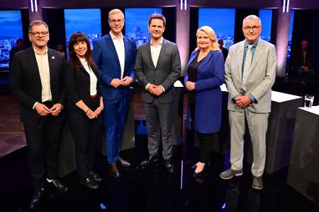 Die Spitzenkandidaten der Parteien für die Berlin-Wahl am 20. September trafen schon bei mehreren Diskussionsrunden aufeinander. Von links nach rechts: Werner Graf (Grüne), Elif Eralp (Linke), Stefan Evers (CDU), Steffen Krach (SPD), Kristin Brinker (AfD) und Michael Lüders (BSW). (Archivbild) 