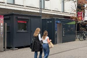 Diese Toilette in der Kölner Innenstadt wird ständig bewacht - und das ist ganz schön teuer.