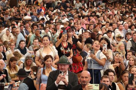 Es geht los - das Oktoberfest ist eröffnet. 
