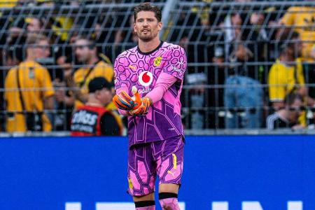 BVB - TOR: Gregor Kobel - Note: 2,0 - Fing den ersten Abschluss von Demirovic locker. Musste danach lange kaum ins Spiel eingreifen. Hielt den Sieg in der Schlussphase schließlich gegen die unplatzierten Versuche von Vagnoman, El Khannouss und Sauer fest und wirkte dabei komplett abgeklärt.