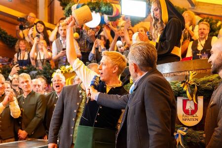 Zwei Schläge für die Wiesn: Diese Promis feierten den Anstich