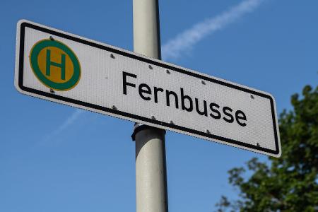 Fernbusse sind als Alternative zur Bahn beliebt. (Symbolbild)