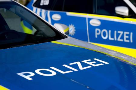 Die Polizei fahndet nach zwei jungen Männern. (Symbolbild)