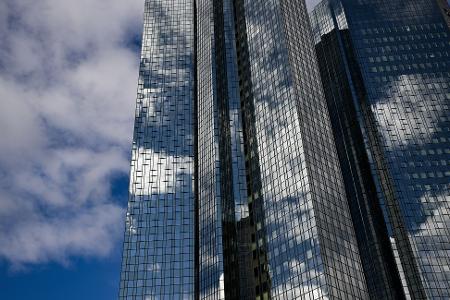 Deutschlands größtes Geldhaus sieht wachsendes Interesse von Investoren an Europa.