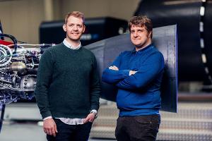 Isar Aerospace-Mitgründer Josef Fleischmann (r.) legt seine Aufgabe als Technikchef nieder. Daniel Metzler (l.) bleibt Unternehmenschef. (Handout)