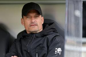 Bild: Blessin vor Unterschrift in Gladbach
