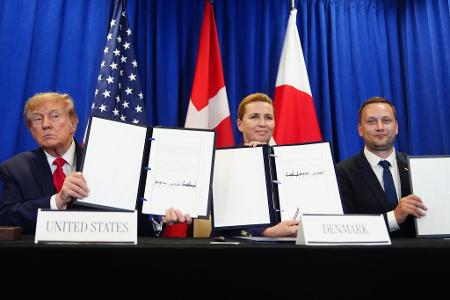 Die Vertreter der USA, Dänemarks und Grönlands unterzeichneten in New York ein Abkommen. 
