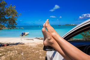 Fähre oder Mietwagen: Wann sich das eigene Auto beim Inselurlaub lohnt