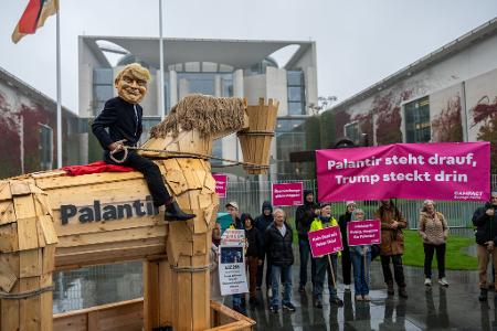 Der Einsatz der US-Software Palantir bei der Polizei in Deutschland sorgt immer wieder für Kritik. (Archivbild)