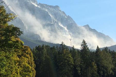 Das Gestein auf der Zugspitze wird vom Permafrost zusammengehalten. Taut dieser auf, fehlt der 