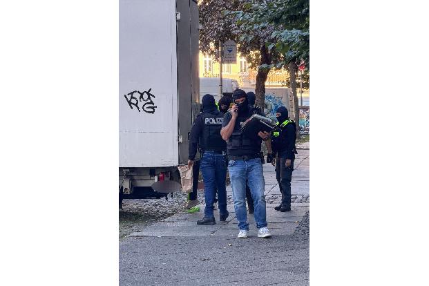Bei den Razzien sind auch Spezialkräfte der Polizei im Einsatz.