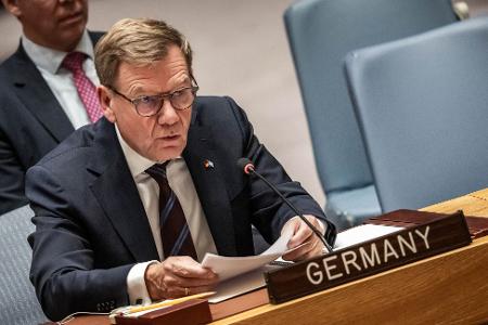 Johann Wadephul (CDU), Außenminister, spricht bei der Situzung des UN Sicherheitsrats am Rande der UN Generalversammlung bei den Vereinten Nationen.