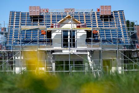 Begehrtes Eigenheim: Die Immobilienpreise in Deutschland sind sieben Quartale in Folge gestiegen. (Archivbild)