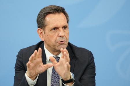 Im Zweifel muss die Übergewinnsteuer national möglich sein, so Lies. (Archivbild)