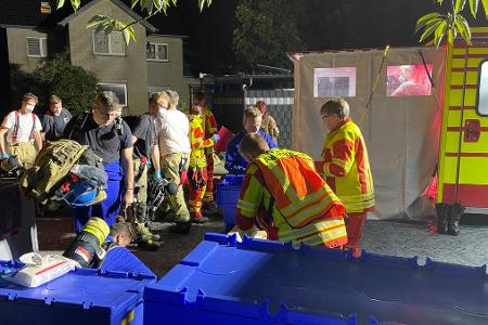 Einsatzkräfte erhalten bei der Hygiene-Komponente der Stadtfeuerwehr neue Ausrüstung