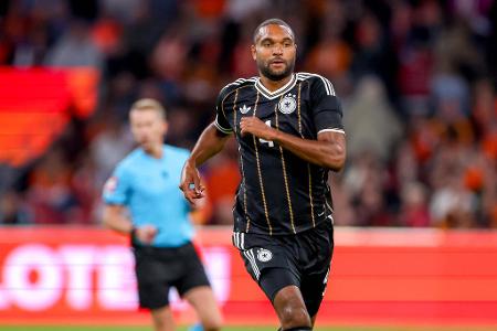 Jonathan Tah - Note: 3,0 - War der Hauptgrund dafür, dass das DFB-Team die ersten Oranje-Drangphase ohne Gegentor überstand. Störte Brobbey bei dessen Großchance entscheidend und blockte später auch den Reijnders-Schuss. Baute in der Schlussphase dann doch leicht ab.
