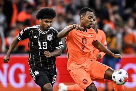 Karim Adeyemi (bis 80.) - Note: 4,5 - Kam nach seinem Traumstart eigentlich mit Selbstvertrauen aus Barcelona. Wirkte ob der Startelf-Chance dann aber doch beeindruckt. Hätte vor dem 1:0 schon selbst im Strafraum einschieben können. Traf wenig später das praktisch leere Tor nicht. Taktisch waren seine Laufwege aber oft wichtig, um Treu zu isolieren.