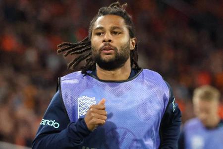 Serge Gnabry (ab 80.) - ohne Bewertung - Bekam nach der langen Verletzung ein paar Minuten im DFB-Dress, wurde jedoch prompt zum Unglücksraben. Sein Ballverlust leitete den späten Gegentreffer ein.