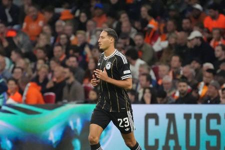 Younes Ebnoutalib (ab 29.) - Note: 3,0 - Kam nach der Havertz-Verletzung früher als gedacht zum DFB-Debüt und fügte sich stark ein. Sorgte gleich mit seiner ersten Aktionen für die bis dahin beste deutsche Chance. Lieferte auch danach die von Klopp geforderte Bereitschaft. Das Zusammenspiel mit den neuen Kollegen hakte auf technischer Ebene aber noch.