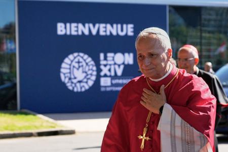 Frankreich heißt den Papst willkommen.