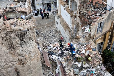 Vier Menschen werden nach der Explosion weiterhin vermisst.