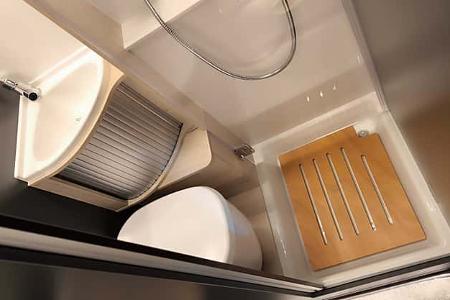 Campingbus Mega Mobil Re-Aktiv 700 MX Alltraantrieb