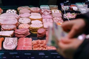 Bei Wurstwaren nahmen zuletzt sowohl Käuferreichweite als auch Absatzmenge ab. (Symbolbild)