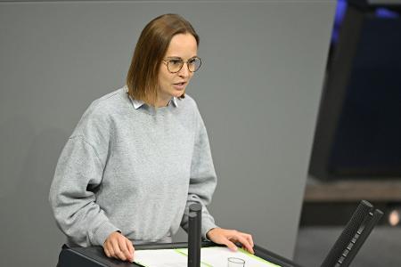 Die Grünen-Bundestagsabgeordnete Lena Gumnior sieht in illegalem Glücksspiel eine große Gefahr.