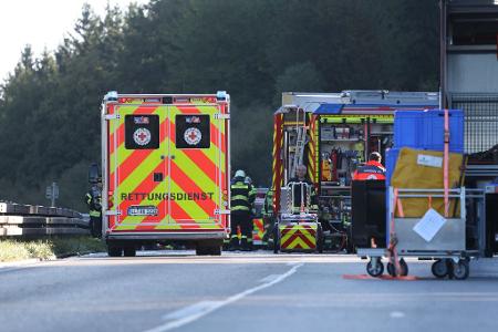 Die A96 wurde für die Bergungsarbeiten in beiden Richtungen voll gesperrt.