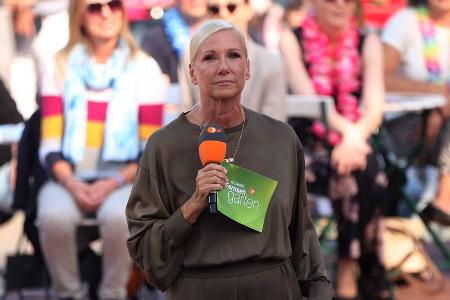 Andrea Kiewel kämpft sich erkältet durchs 